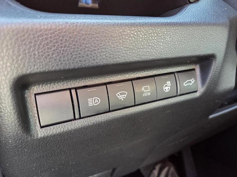 Vehicle Image 25