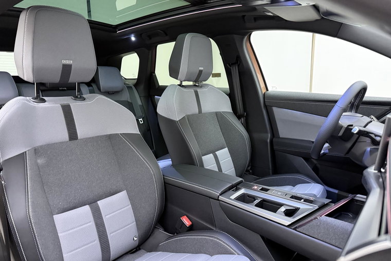 Vehicle Image 16