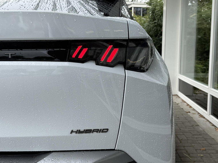 Vehicle Image 24