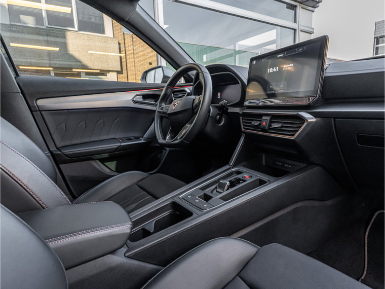 Vehicle Image 25