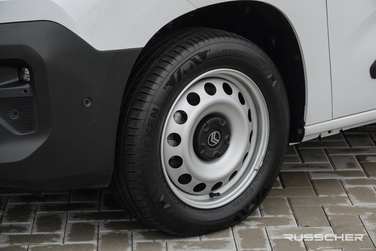 Vehicle Image 8