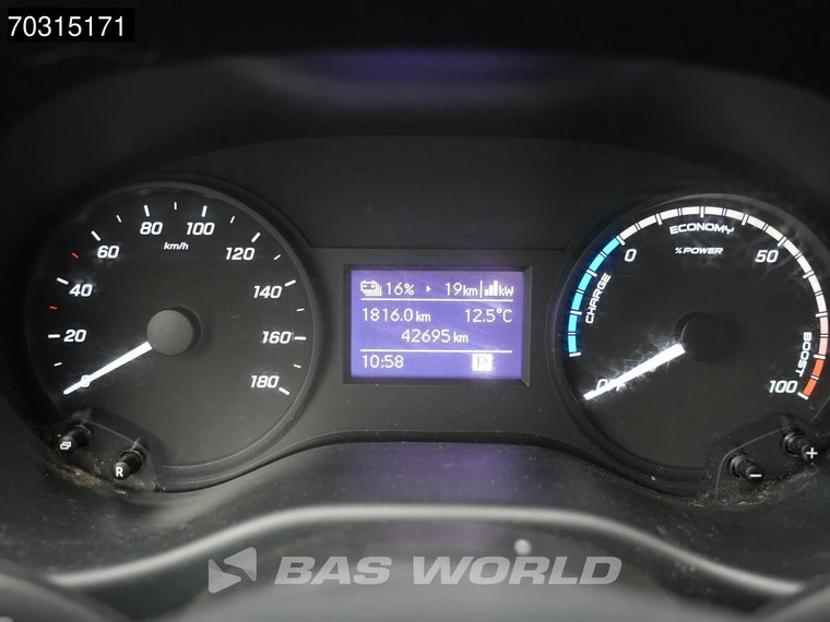 Vehicle Image 25