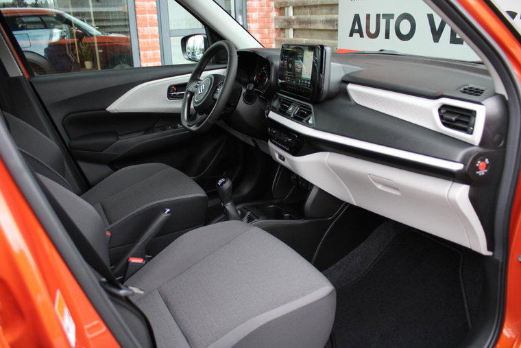 Vehicle Image 10