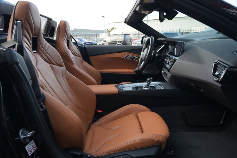 Vehicle Image 9