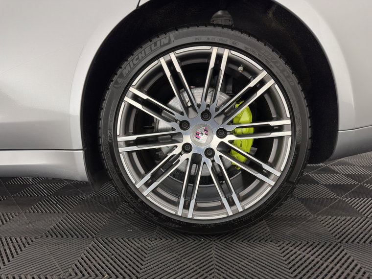 Vehicle Image 25