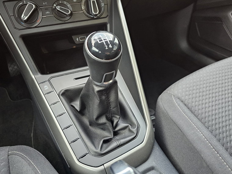Vehicle Image 40