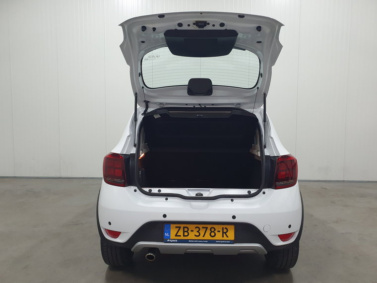 Vehicle Image 25