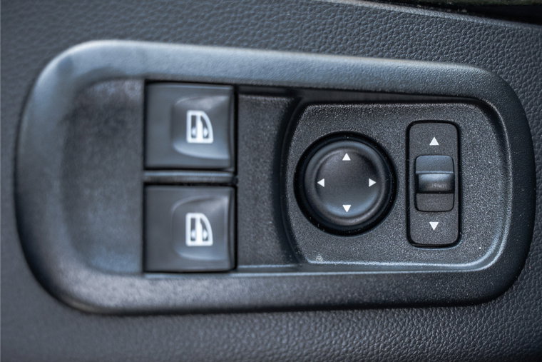 Vehicle Image 25