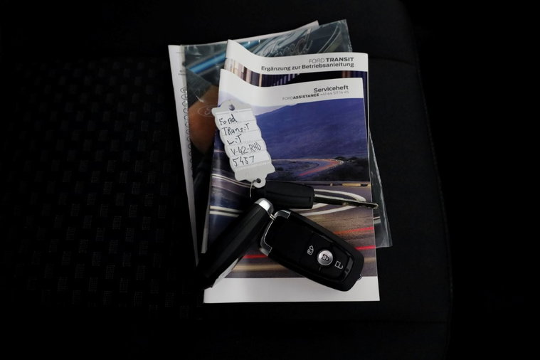Vehicle Image 8
