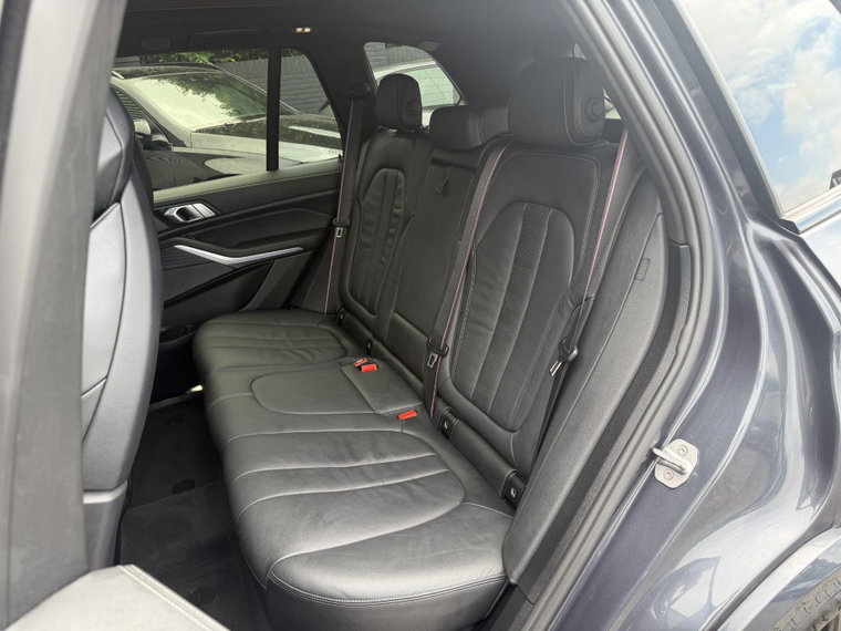 Vehicle Image 37