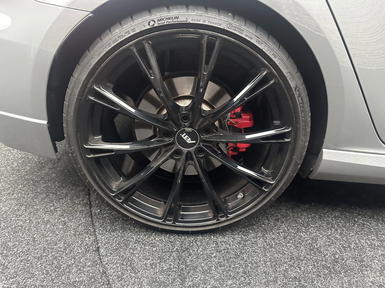 Vehicle Image 32