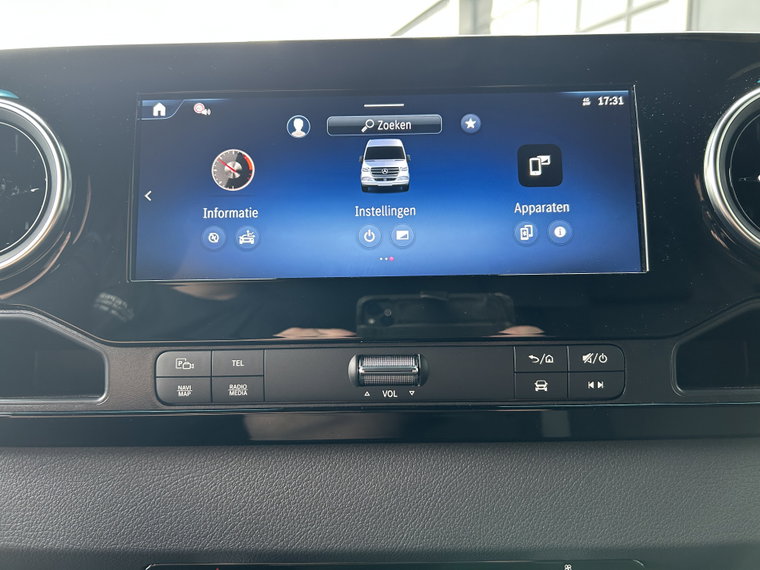 Vehicle Image 25