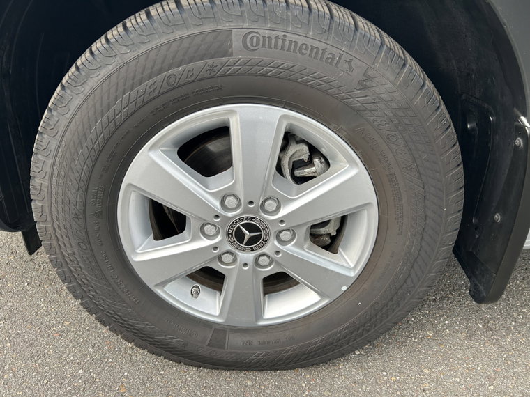 Vehicle Image 33