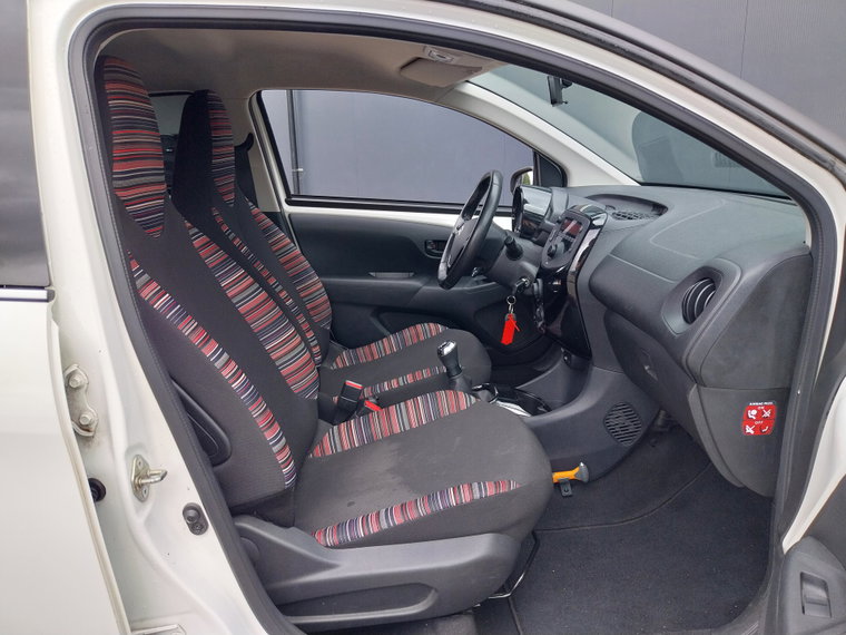 Vehicle Image 15