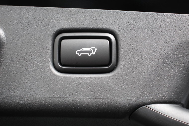 Vehicle Image 25