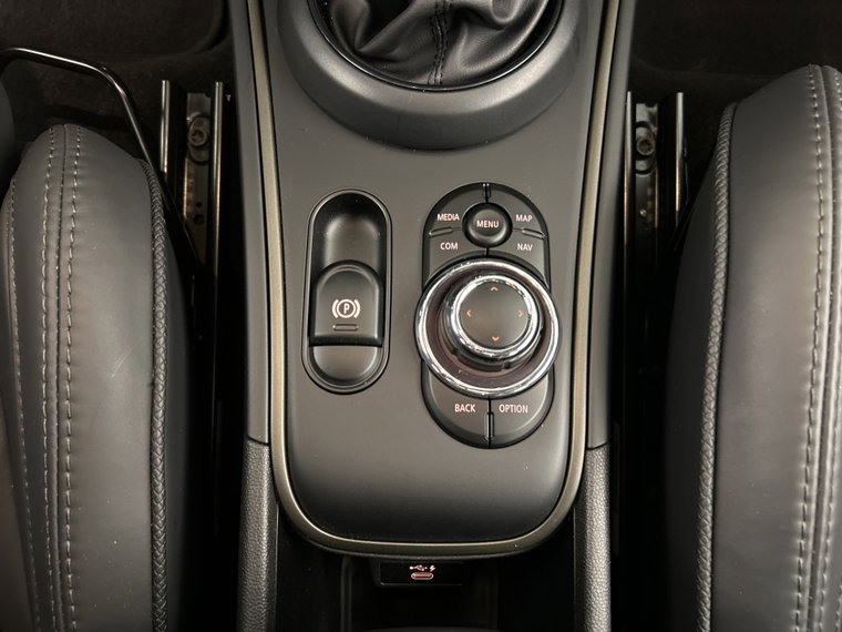 Vehicle Image 26
