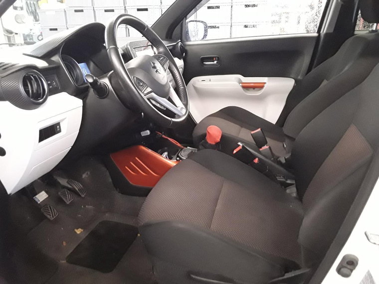Vehicle Image 6