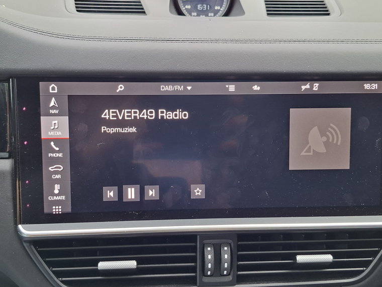 Vehicle Image 28