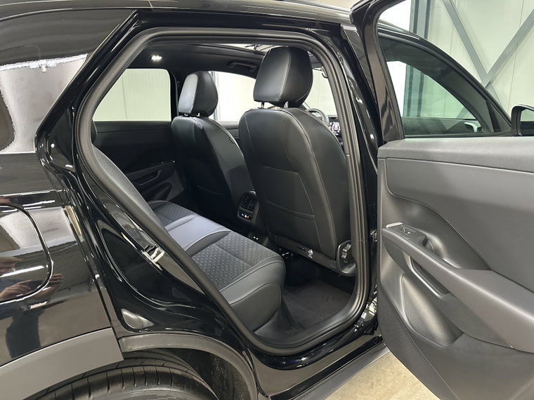 Vehicle Image 33