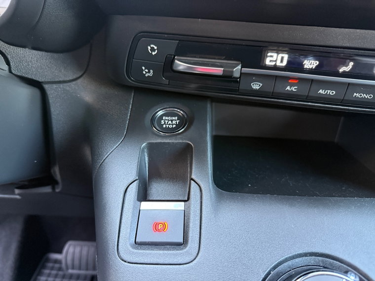 Vehicle Image 28