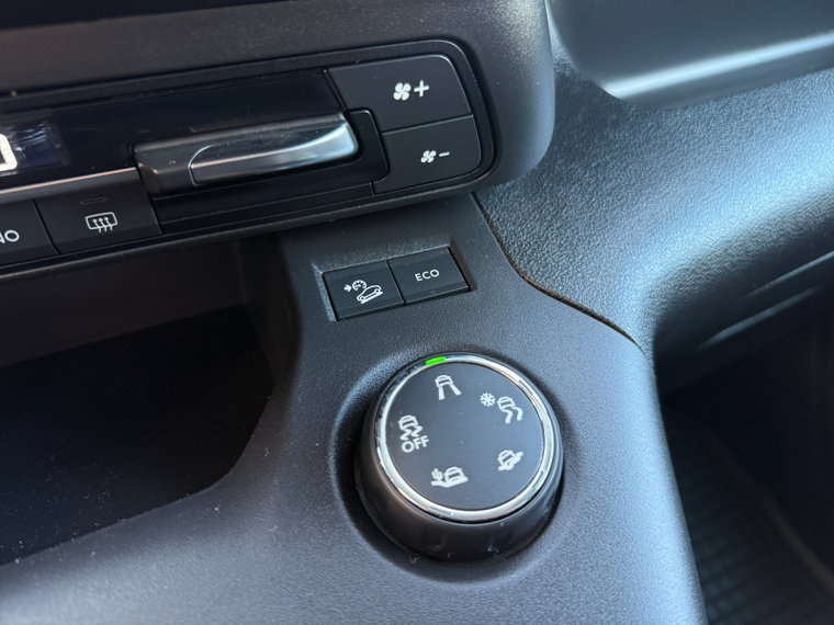 Vehicle Image 29