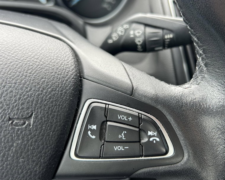 Vehicle Image 25