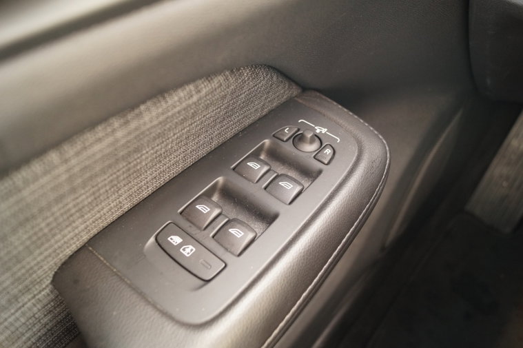 Vehicle Image 25