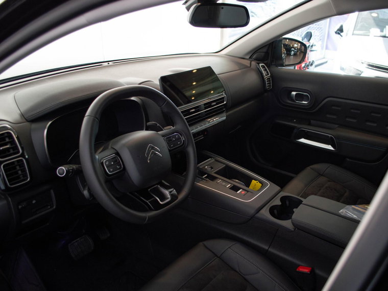 Vehicle Image 16