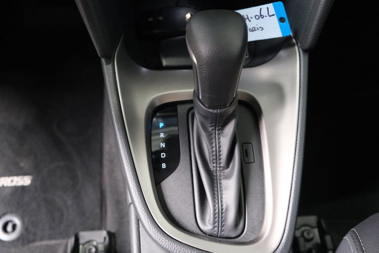 Vehicle Image 25