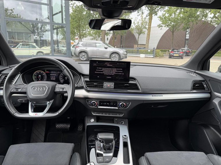 Vehicle Image 16