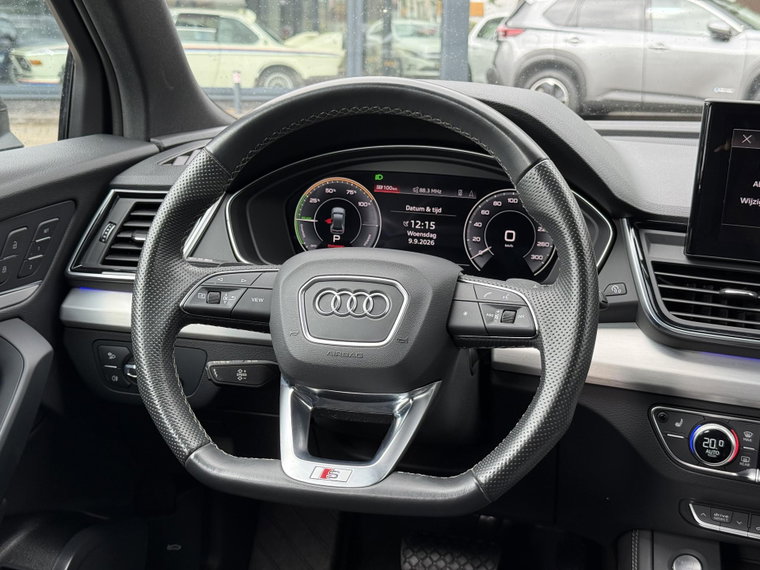 Vehicle Image 25