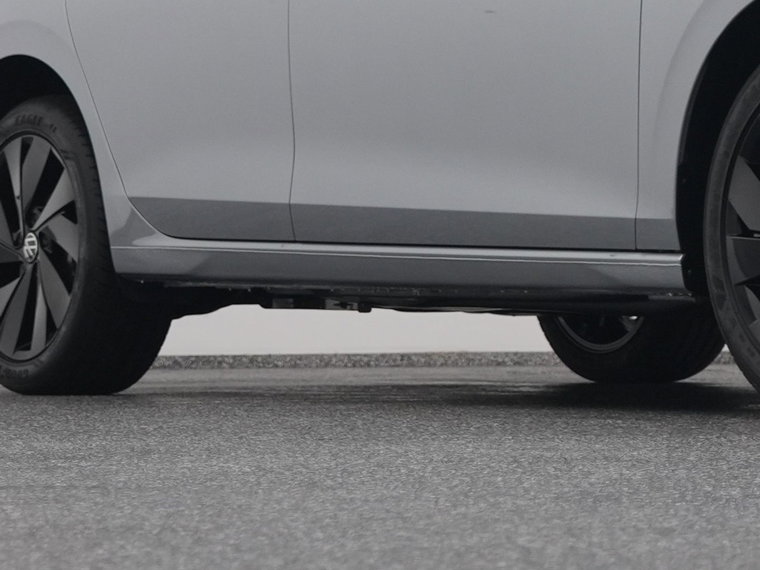 Vehicle Image 38