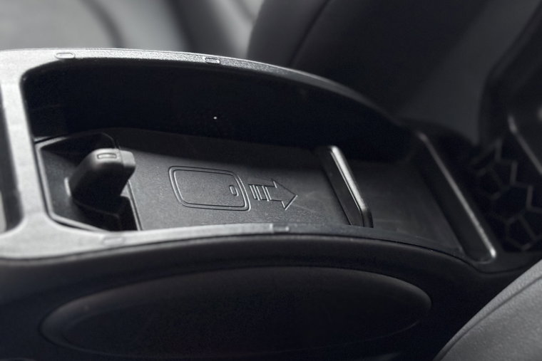Vehicle Image 32