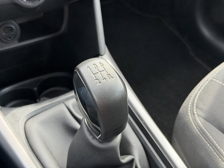 Vehicle Image 25