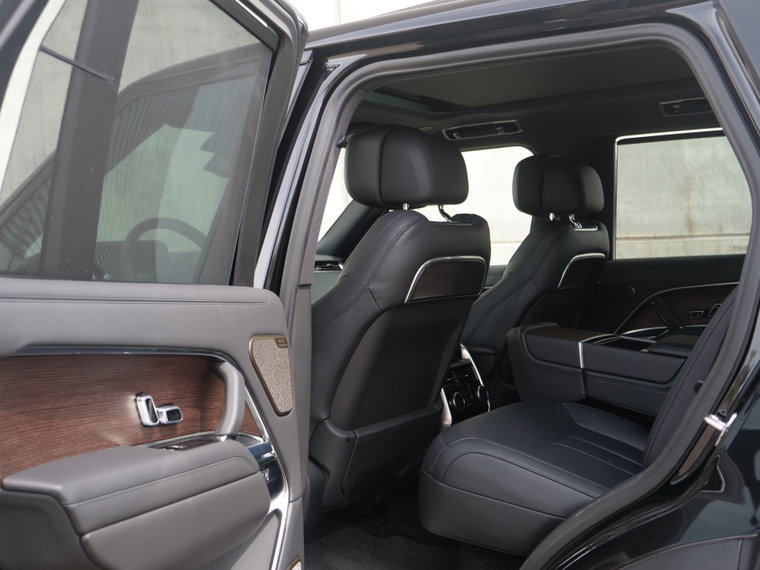 Vehicle Image 25
