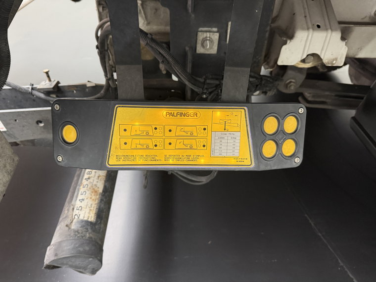 Vehicle Image 25