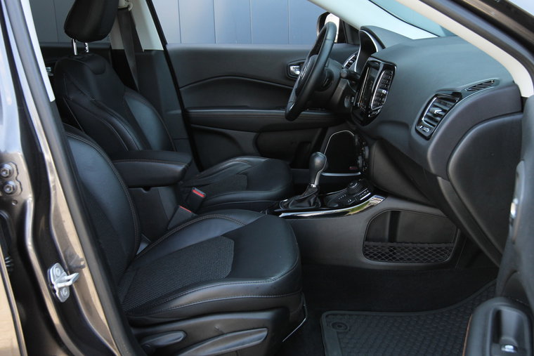 Vehicle Image 8