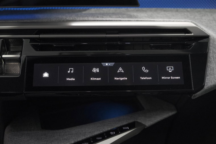 Vehicle Image 32