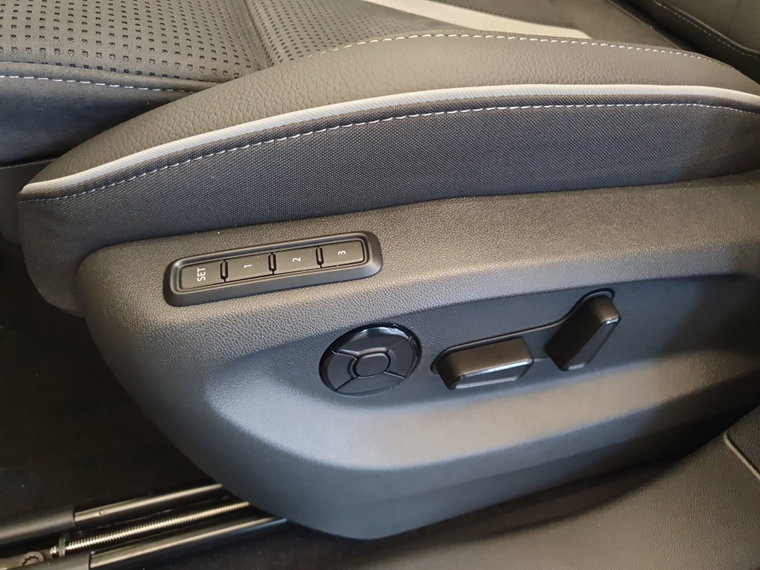 Vehicle Image 24