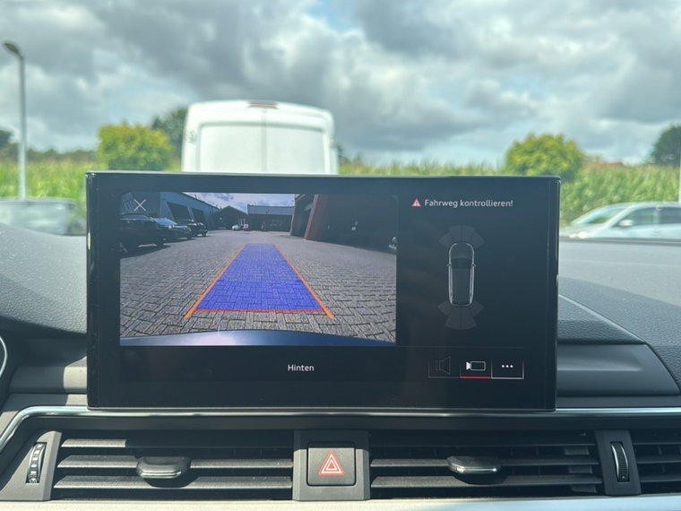 Vehicle Image 24