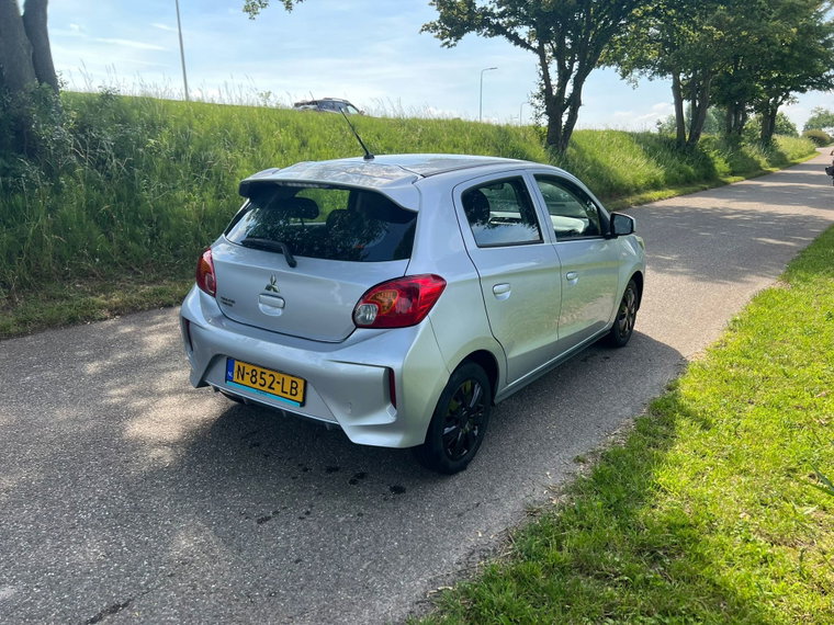Vehicle Image 8
