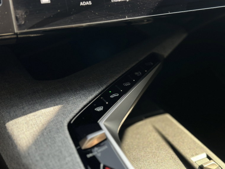 Vehicle Image 29