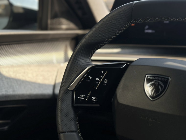 Vehicle Image 33