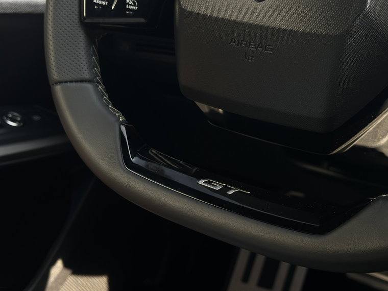 Vehicle Image 34