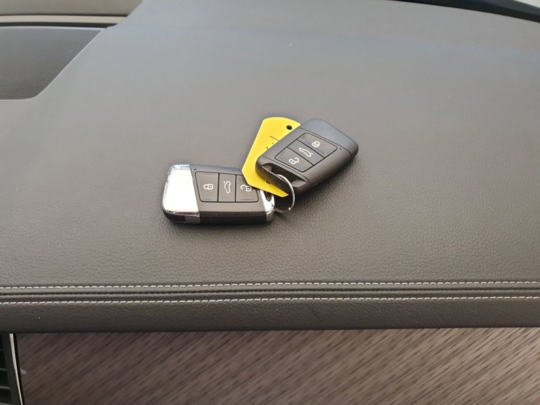 Vehicle Image 32
