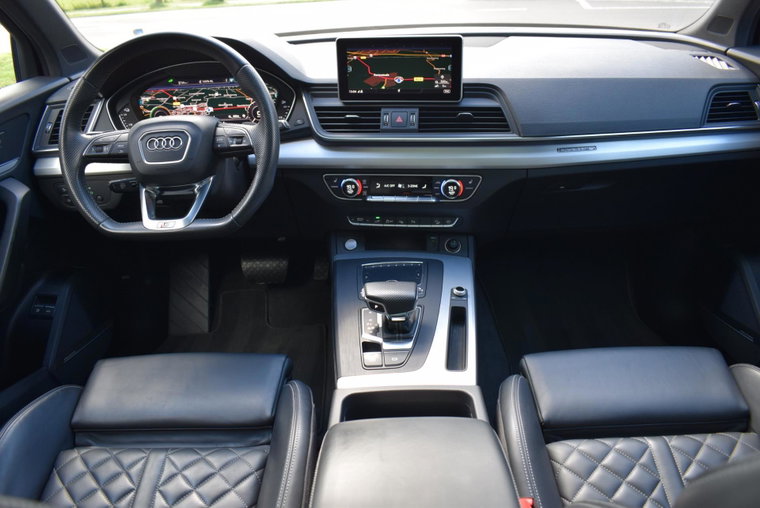 Vehicle Image 9