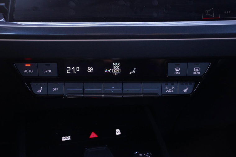 Vehicle Image 29
