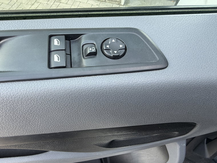 Vehicle Image 34