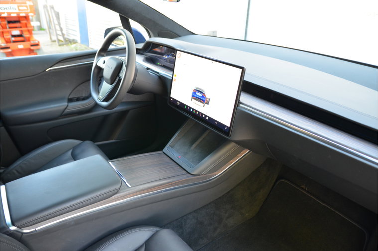 Vehicle Image 13