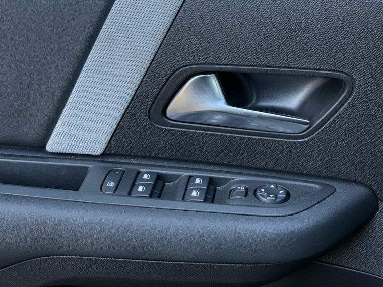Vehicle Image 24